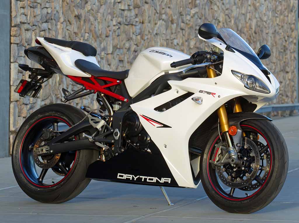バイク Daytona675R 2011 TRIUMPH DAYTONA 675R (2011-2012) Motorcycle Review