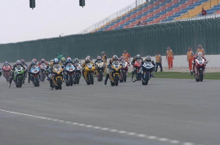 The start of the first-ever WorldSBK race in Qatar (2005)