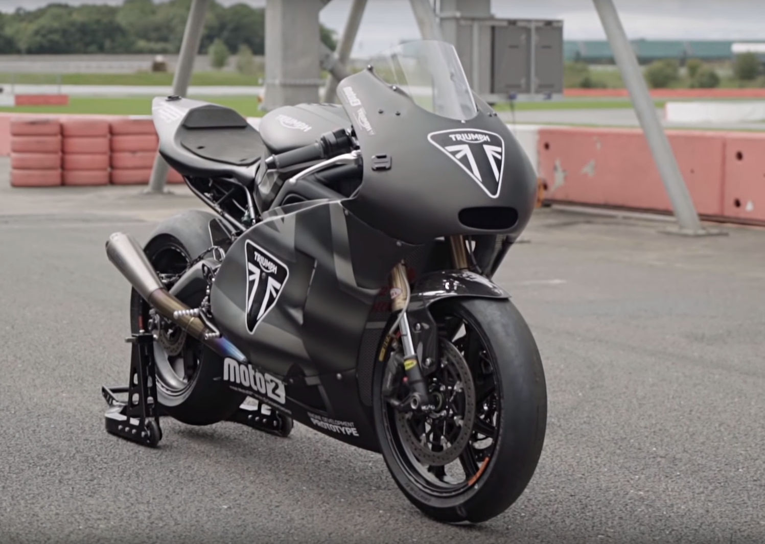 Triumph Lets Journalists Turn Laps On New Moto2 Bike MotorcycleDaily Triumph Lets Journalists Turn Laps On New Moto2 Bike MotorcycleDaily